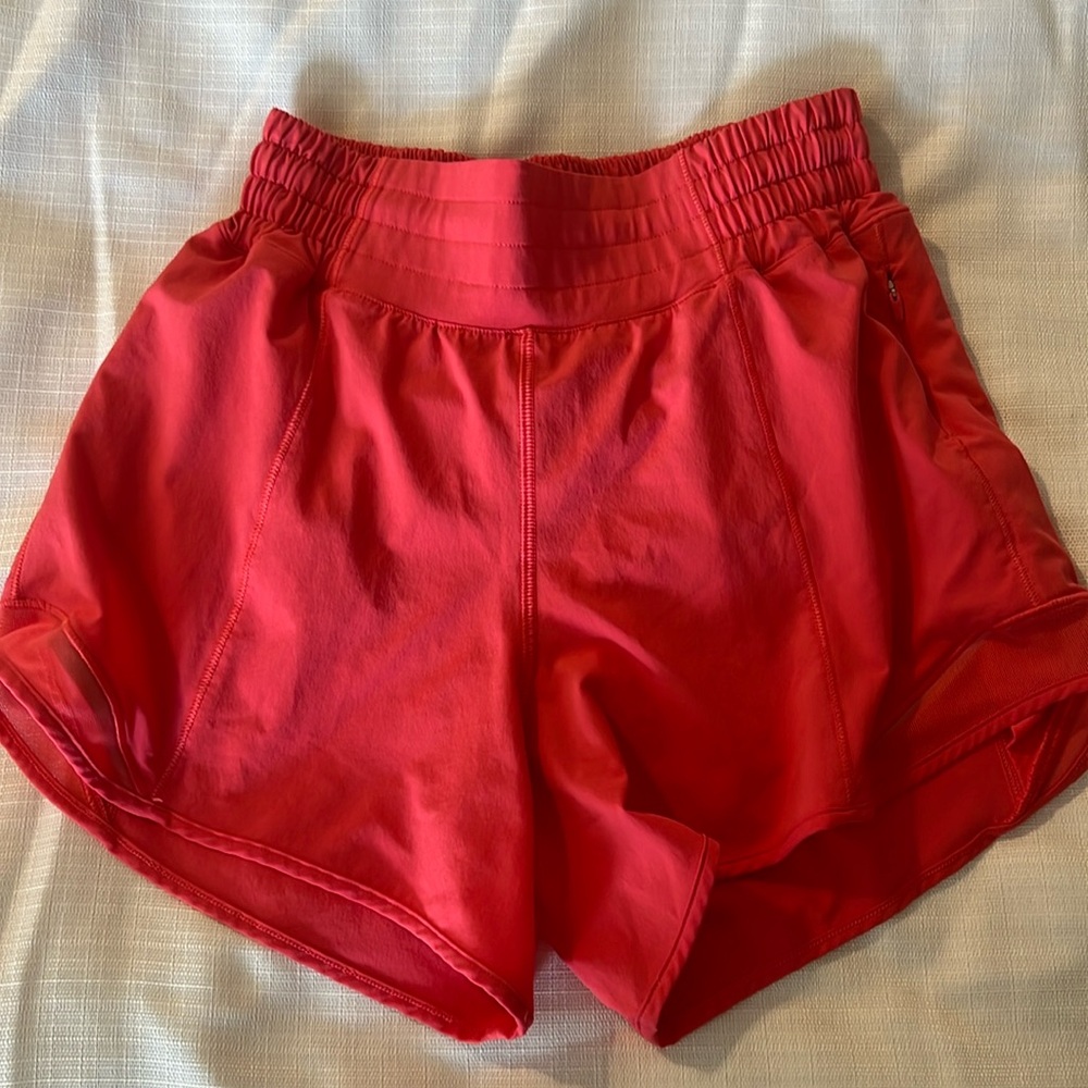 EUC lululemon hotty hot shorts, size 2